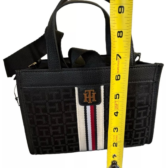 Tommy Hilfiger Nano handheld Bag With makeup Bag NWT - Picture 2 of 7